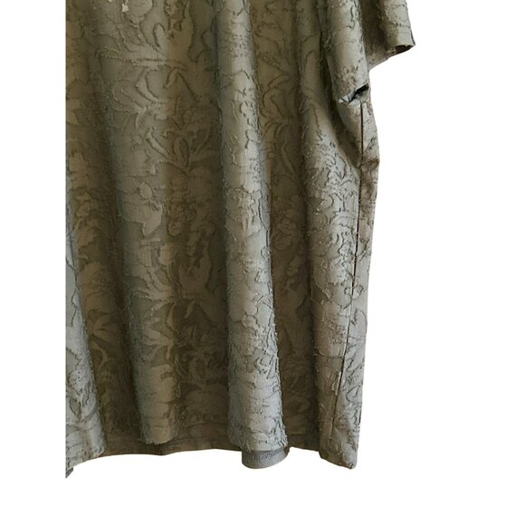 Rose + Olive Women's Black Floral Burnout Style Short Sleeve Top Plus 2X NWT - Picture 2 of 7